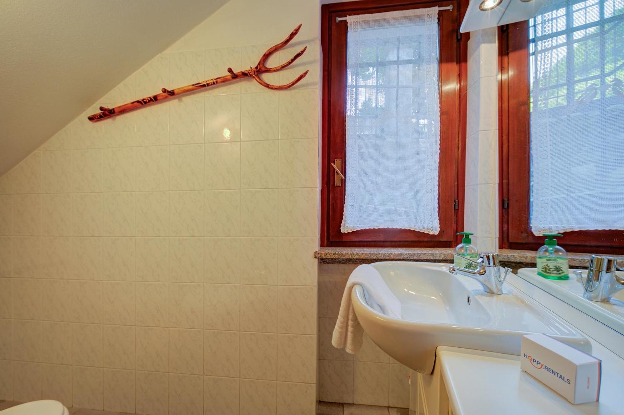 Villa Il Castagno Few Min From Beach - Happy Rentals Castelveccana Esterno foto