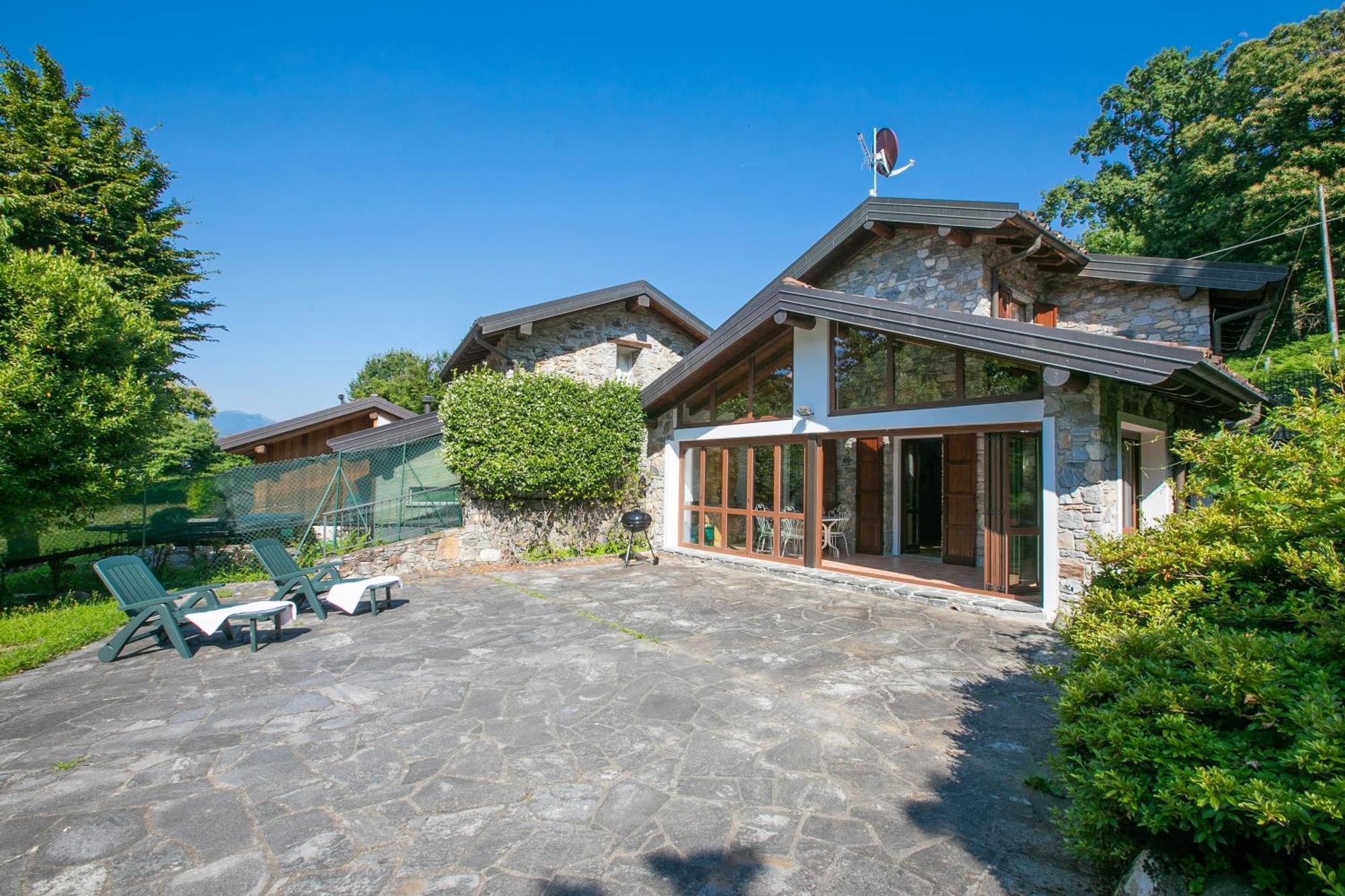 Villa Il Castagno Few Min From Beach - Happy Rentals Castelveccana Esterno foto